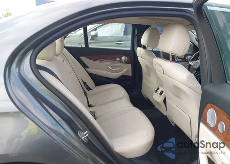 2018 Mercedes-Benz E 300 z USA, uszkodzony, nr VIN WDDZF4JB6JA316131